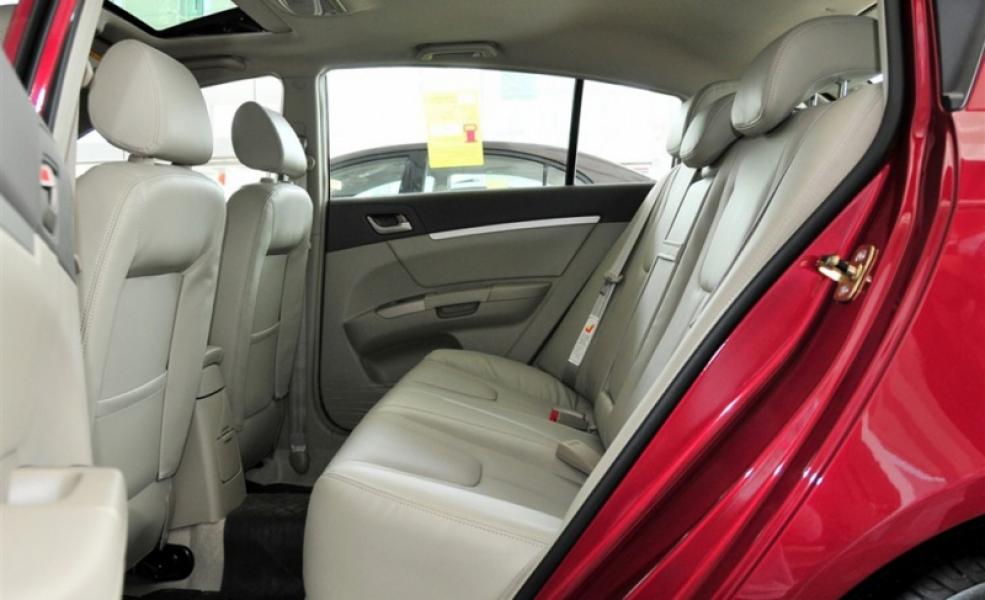 White Salon Geely Emgrand EX7 Hatchback 2014