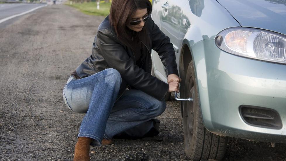 Como mudar a roda por instruções do carro - como alterar a roda de carro. . (Instruções para loiras). . - Blogs - Aeterna