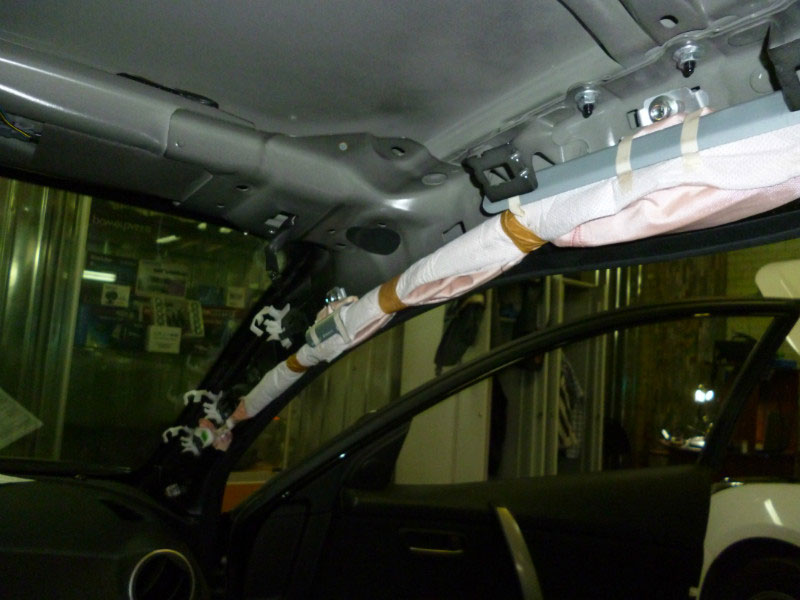 Подушки безопасности шторки. Шторки безопасности Volkswagen Touareg 2008 сработавшие. Шторка безопасности Toyota RAV 4. Шторка безопасности БМВ е71. Шторки безопасности Mitsubishi Pajero Sport 2.