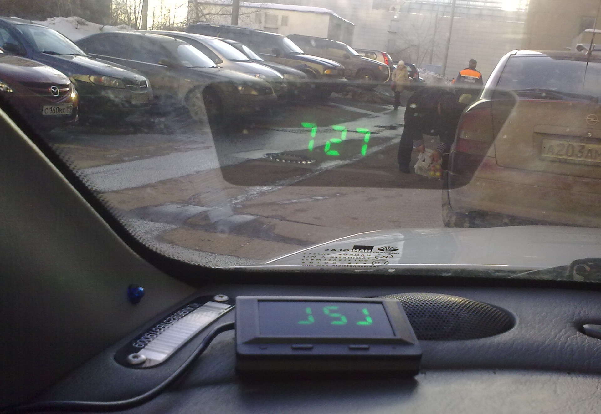 Экран на стекло автомобиля. Проекция на лобовое стекло Приус 30. Prius 30 парктроник. Проектор на лобовое стекло x Trail. Киа СИД 2023 проекция на лобовое.